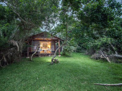 Makakatana Bay Lodge